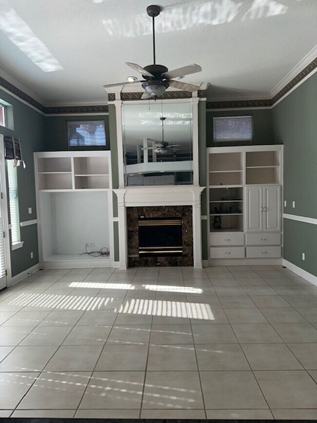 Building Photo - Fabulous Home in Gulf Breeze