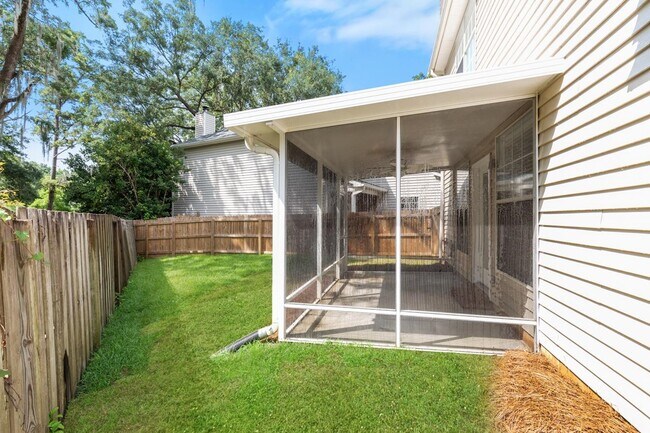 Building Photo - 3208 Castle Ct