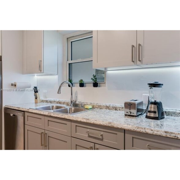 Building Photo - 820 SW 26th Rd