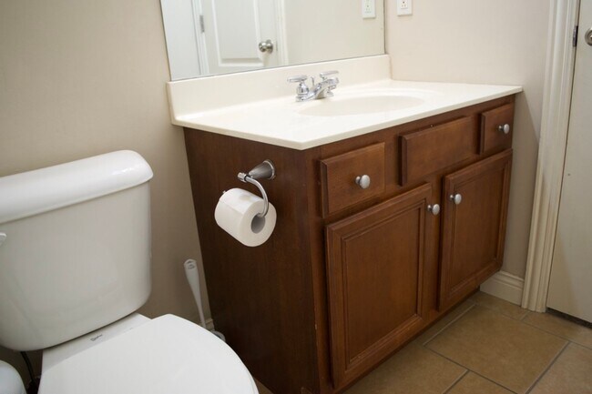 Building Photo - Nice 3 Bed 2 Bath House In Vanderveen Crossing!