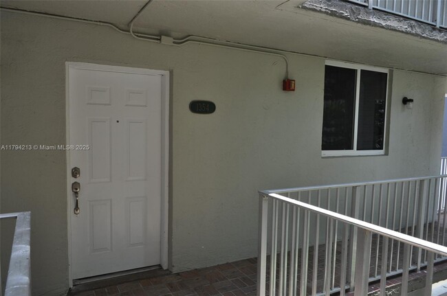 Building Photo - 10090 NW 80th Ct