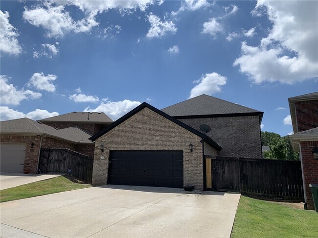 Building Photo - 547 N Salem Rd