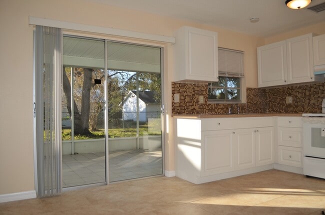 Building Photo - Beautiful upgraded home in Great Neighborhood! AVAILABLE IN DECEMBER!
