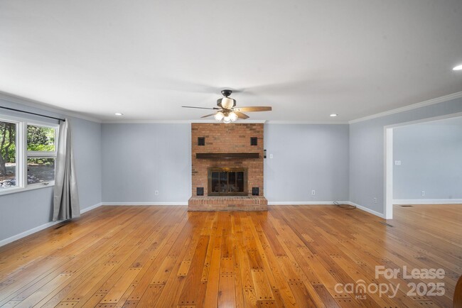 Building Photo - 173 Riverwood Rd
