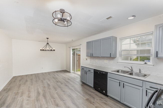 Building Photo - 400 Erin Taylor Ln