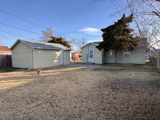 Building Photo - 2 Bed 1 Bath House W/A Garage for Storage!!!!!!