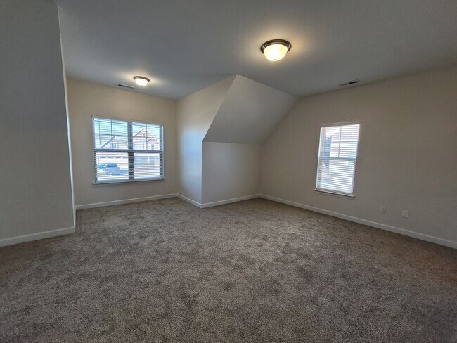 Building Photo - Immaculate 4 Bedroom, 3.5 Bath Home Located in Established Neighborhood. Minutes from Fort Bragg!