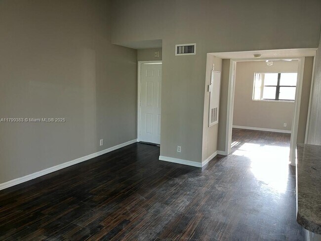Building Photo - 4090 N Pine Island Rd