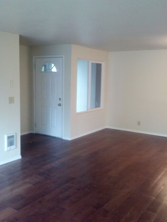 Building Photo - 109nst