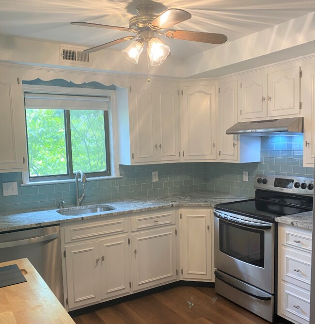 Building Photo - 4509 N Hedgerow Dr