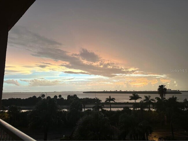 Building Photo - 7430 Sunshine Skyway Ln S