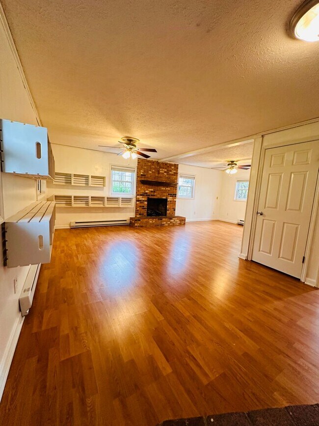 Building Photo - *Available Now* Christiansburg Convenientl...