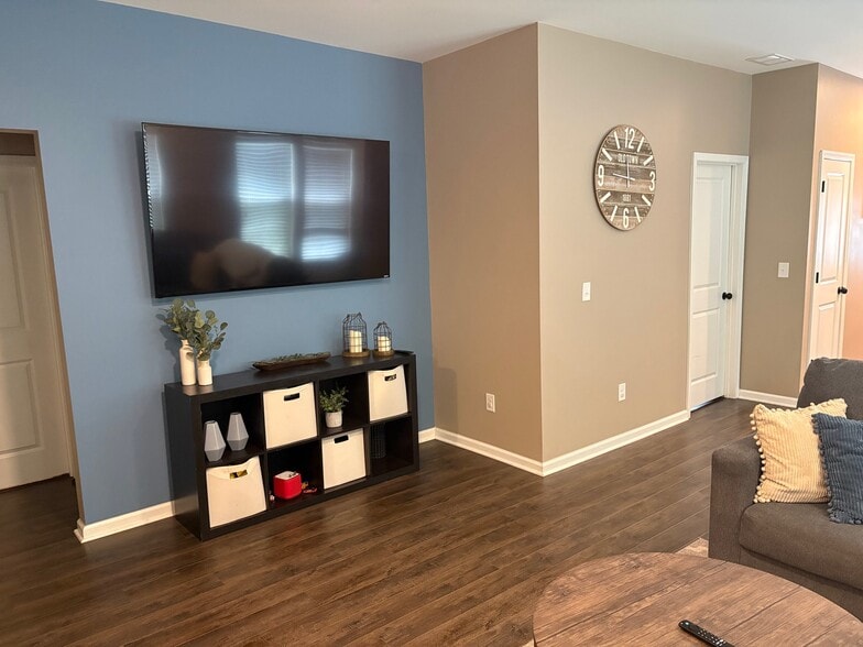 Building Photo - 206 Tuscany Ct