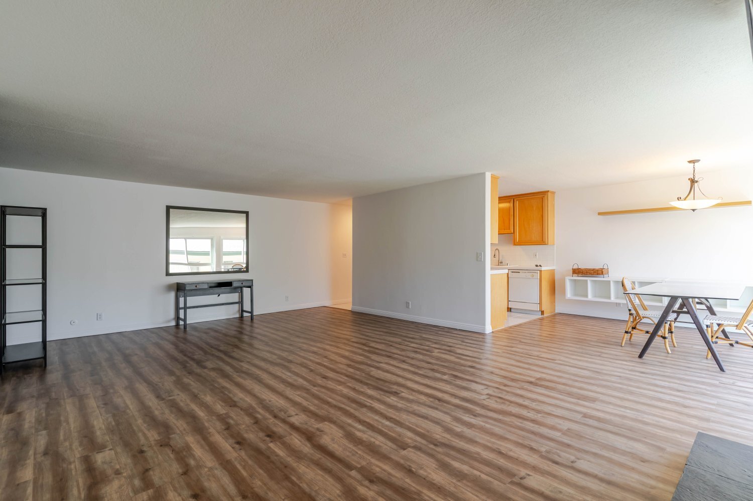 Building Photo - 13543 Moorpark St