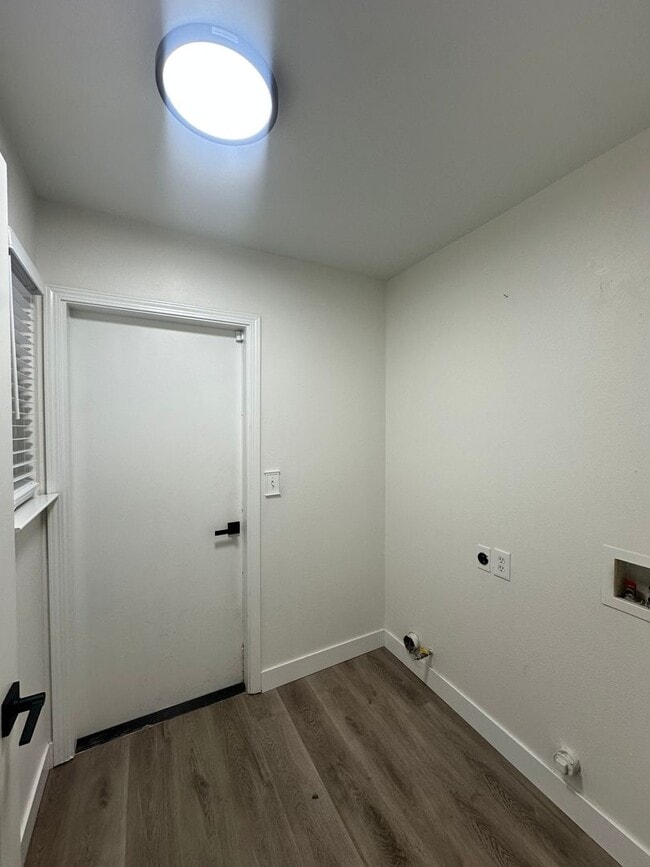 Building Photo - SE Visalia home coming soon!!