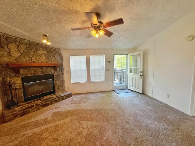 Building Photo - 5872 Pine Creek Dr