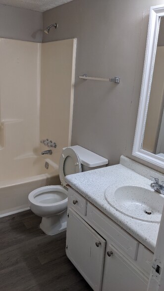 Building Photo - 5509 Estates Ct