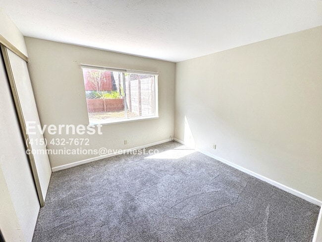 Building Photo - Spacious 2-Bed, 2-Bath Single-Family Home ...