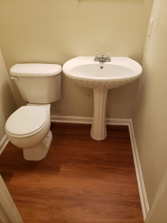 Building Photo - Cul-de-sac home ready to move in!