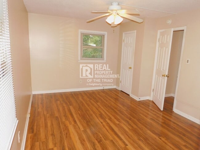 Building Photo - Charming 3 Bedroom/1.5 Bath in Browns Summ...