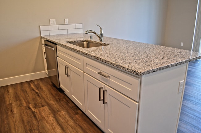 Building Photo - 6918 Delaney Ln NE