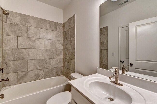 Building Photo - 477 Danville Ave