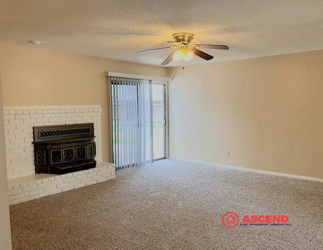 Building Photo - Lovely Home in Northeast Bakersfield!