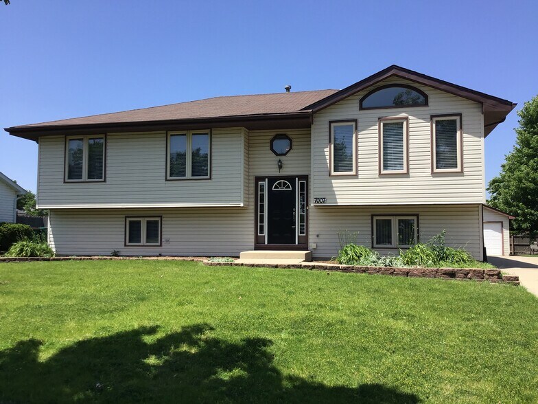Primary Photo - 7007 Lewis & Clark Dr