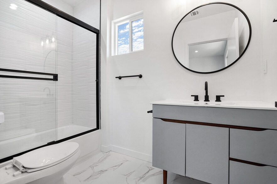 Bath 3 - 2318 W 2nd St