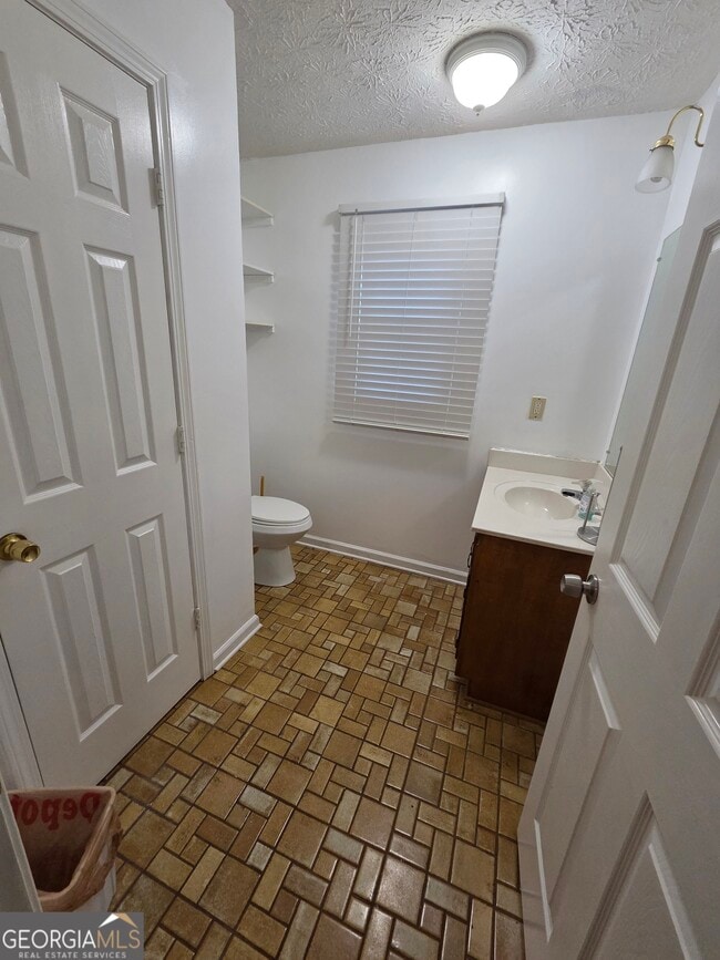 Building Photo - 160 Fox Meadow Dr