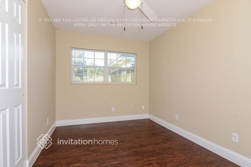 Building Photo - 3701 Schwalbe Dr