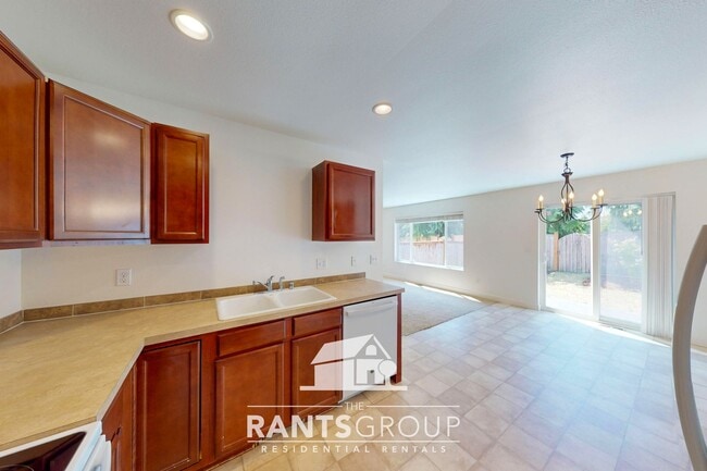 Building Photo - Modern Open-Concept Home with Fenced Backy...