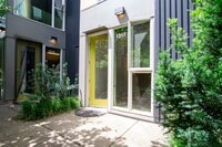 Building Photo - *FREE RENT* Sellwood-Great Modern Studio w...