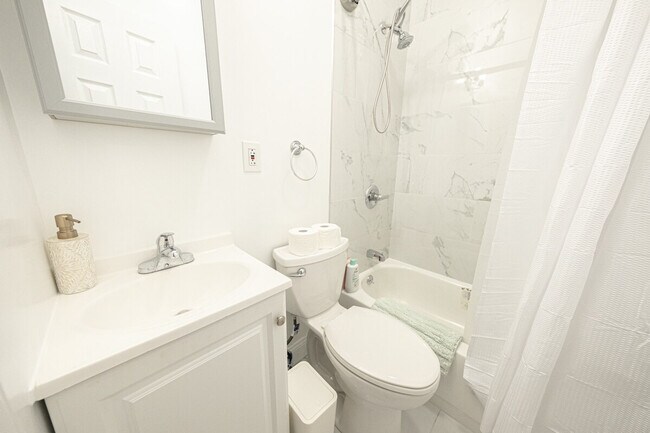 Building Photo - 245 W 113th St