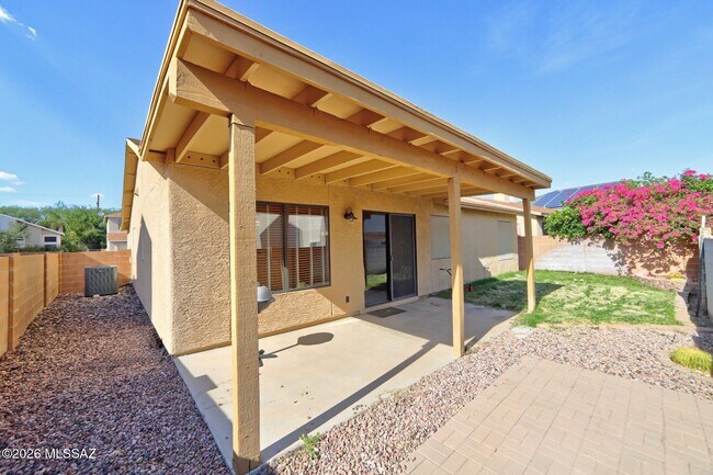 Building Photo - 3067 W Country Hill Dr