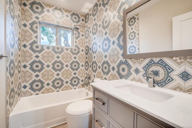 Building Photo - Modern 2 Bed/1 Bath in the Heart of Tennyson! AVAILABLE 5/1!