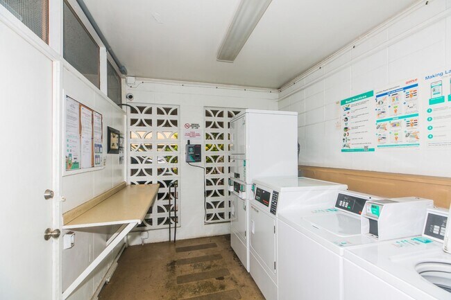 Building Photo - Bishop Manor Unit 22