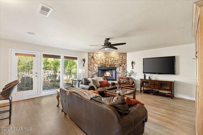 Building Photo - 1844 Foothill Dr