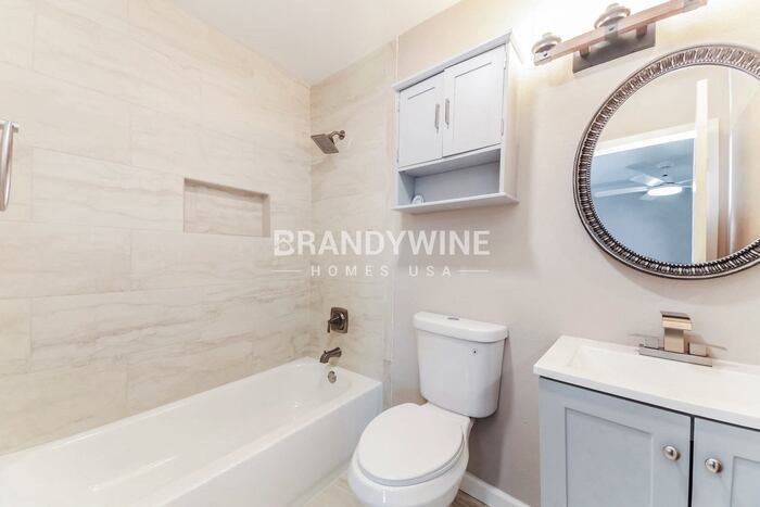 Building Photo - 5010 Collingwood Dr