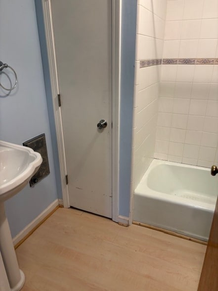 Building Photo - 101 Merlin Dr