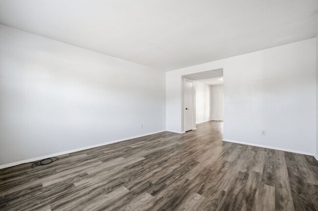 Building Photo - OPEN HOUSE SATURDAY THE 20TH 1PM-3PM! Three-bedroom, two-and-a-half bathrooms in Pembroke Meadows!