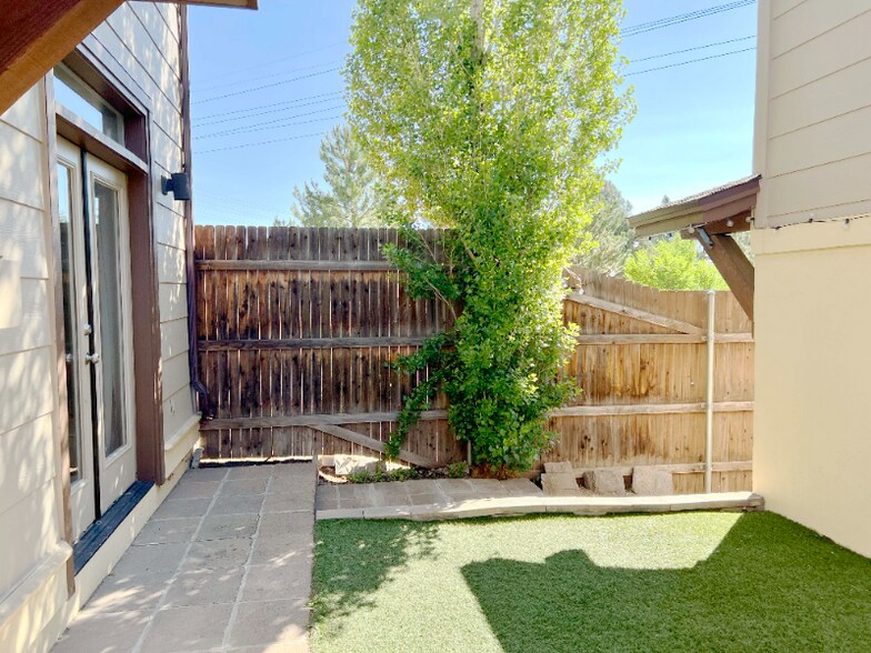 Building Photo - 1551 E Payton Way