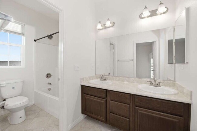Building Photo - 1482 Franceschi Dr