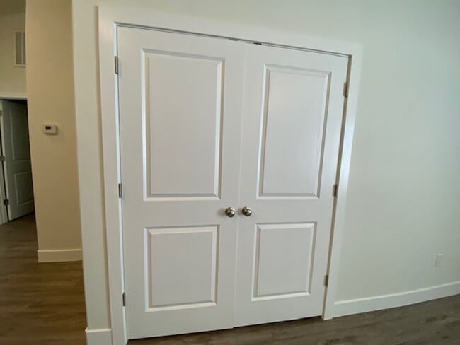 Building Photo - SPACIOUS HOME FOR RENT!