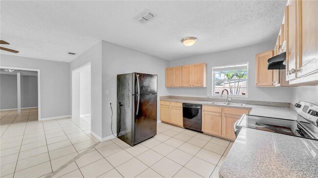 Building Photo - 7515 17th Ln N