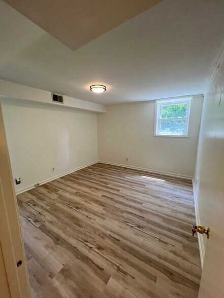 Building Photo - 2210 Shamrock Dr