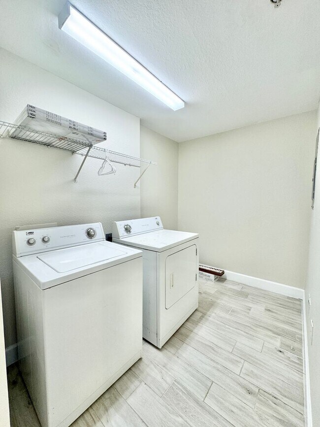 Building Photo - ** FAIRWAY PRESERVE ** 2 BED / 2 BATH COND...