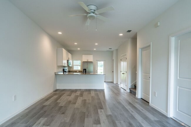 Building Photo - 5365 Vista Lago Dr