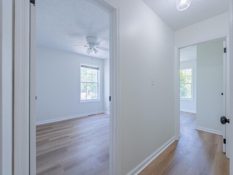 Building Photo - 3123 S Eden Dr