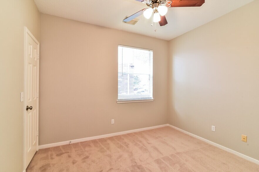 Building Photo - 2730 Hazy Creek Dr